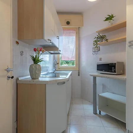 Guesthost - Lido Escape With Balcony X5!