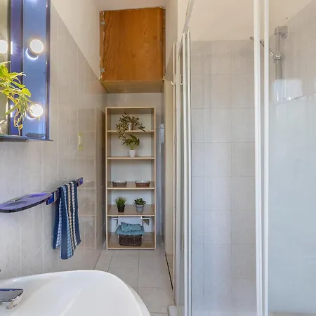 Guesthost - Lido Escape With Balcony X5!