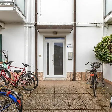 Guesthost - Lido Escape With Balcony X5! Apartman Lido di Pomposa