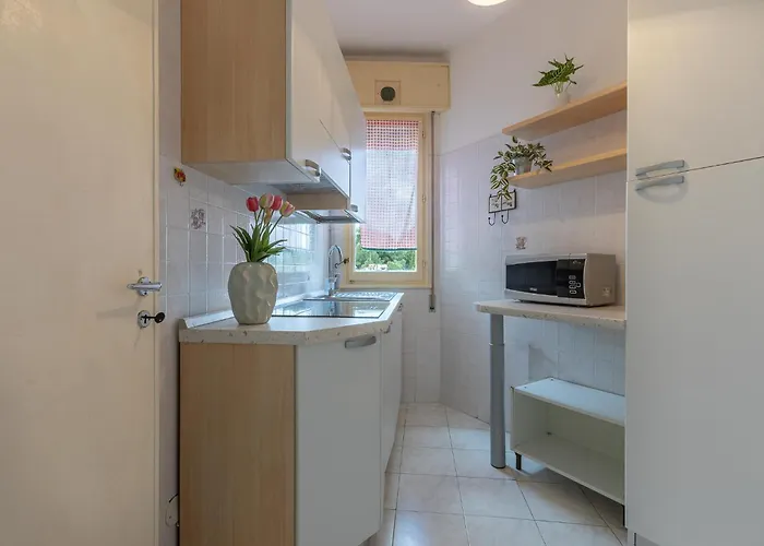 Guesthost - Lido Escape With Balcony X5!