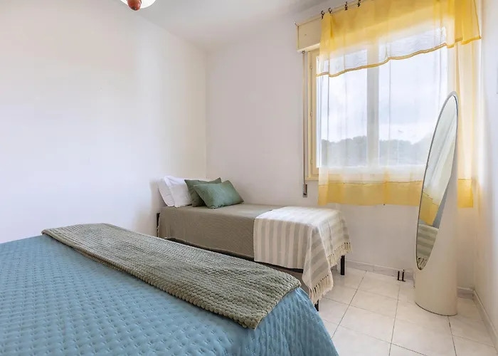 Guesthost - Lido Escape With Balcony X5! 아파트 리도 디 폼포사