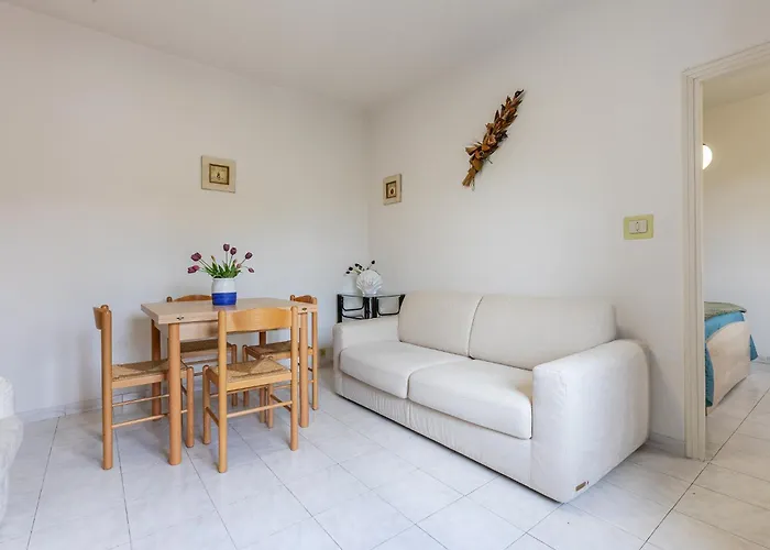 Guesthost - Lido Escape With Balcony X5! 아파트 리도 디 폼포사