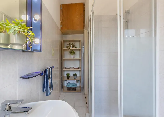 Guesthost - Lido Escape With Balcony X5!