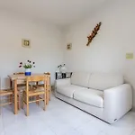 Guesthost - Lido Escape With Balcony X5! דירה לידו די פומפוזה