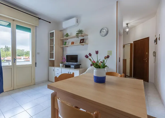 Апартаменты Guesthost - Lido Escape With Balcony X5! Лидо-ди-Помпоза