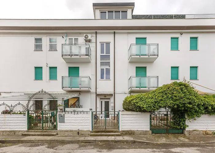 Guesthost - Lido Escape With Balcony X5! *